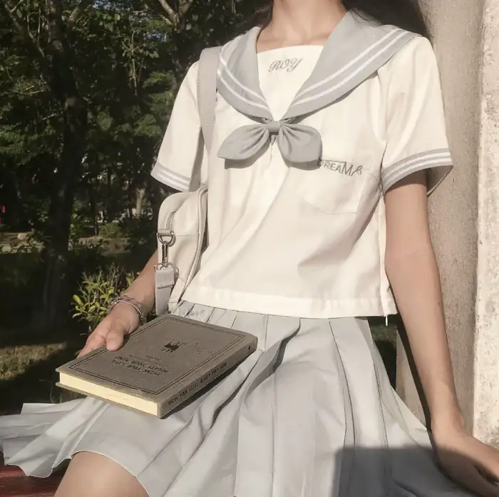 我喜欢上了给我橡皮的女生。